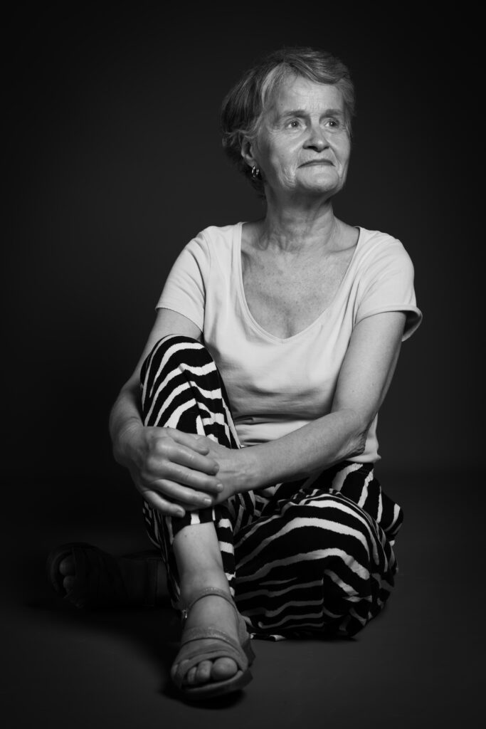 Séance portrait en noir et blanc, réalisé en studio à domicile à Oléron.